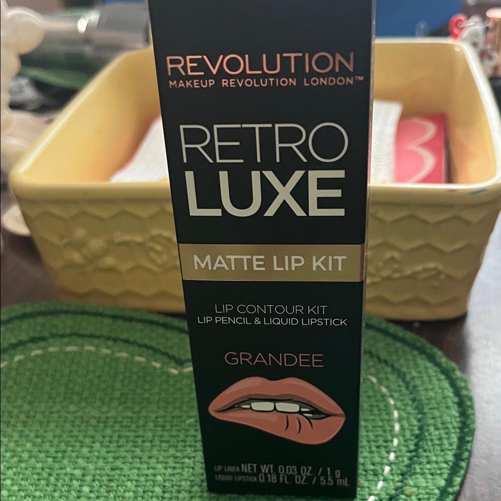 Revolution Retro Luxe Matte Lip Kit - Grandee